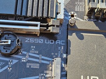 GIGABYTE Z590 UD - nefunkční. - 3