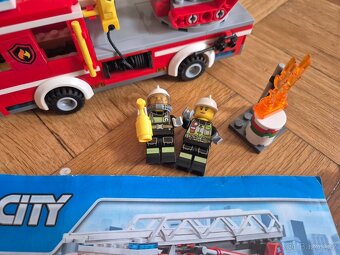 LEGO City 60107 Hasičské auto s žebříkem - 3