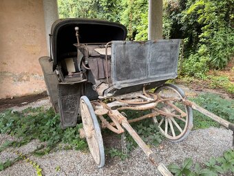Historický dřevěný kočár (rok 1900) - 3