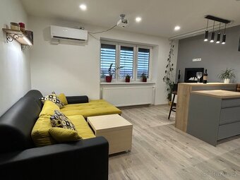 Slunný moderní byt 3+kk s vlastním parkováním a zahradou. - 3