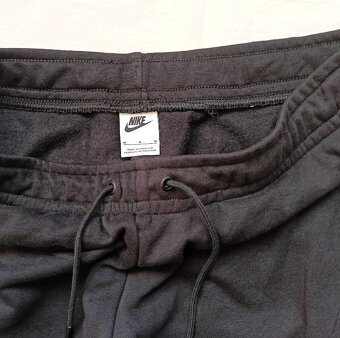 ČERNÉ TEPLÁKY-NIKE- vel. M - 3