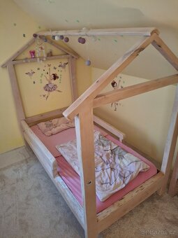 Masivní domečková postel - 3
