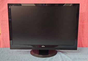 Prodám stolní počítač založený na procesoru Intel I7- 4820K - 3