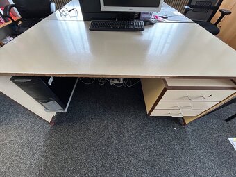 Kancelářský nábytek - 3