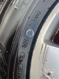 Nokian sesonproof c1 215/65 16c - 3