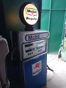 Starrý benzinový stojan TOKHEIM USA, 1962 Mobilgas, double - 3