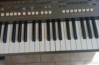 YAMAHA PSR S 670 - 3