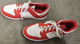Prodám bíločervené boty Ellesse vel. 44-pěkný stav - 3