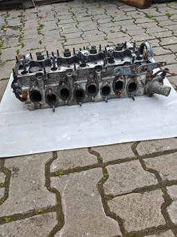 Hlava motoru Iveco Daily 35c13 2.8 JTDI 92kw - 3