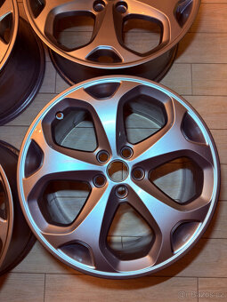 Originální kola Ford Y 8x18" ET55 5x108 po renovaci - 3