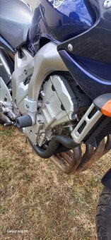 Yamaha FZS 600 Fazer - 3