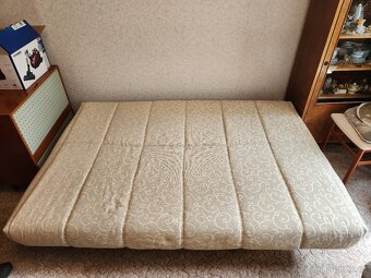 Rozkládací gauč a taburet - 3