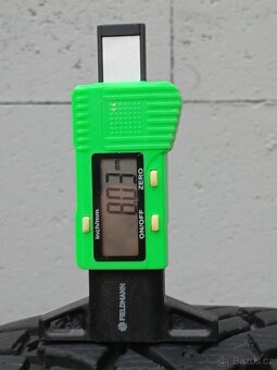 Pěkné zimní pneu Nokian 225/60/18 vzorek 8mm - 3