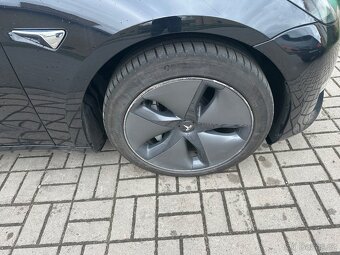 Kola tesla 3 - 3