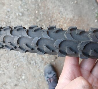pneu plast na kolo 26x2.125 - 3