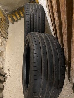Pneu 235/45/17 - 3