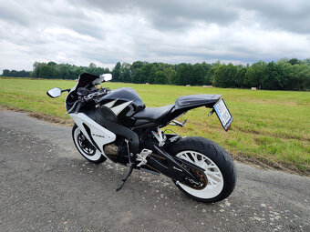 Honda CBR1000RR Fireblade, najeto 32 tkm - 3