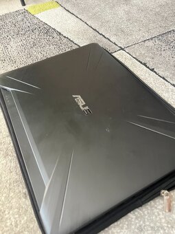 Výkonný herní notebook ASUS TUF Gaming FX505GT + 2 brašny - 3