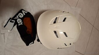 Lyžařská helma / přilba UVEX - 3