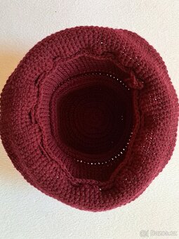 Dámská pletená vínová čepice - 3