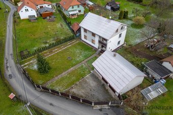 Prodej prostorného rodinného domu v Ženklavě – zahrada, gará - 3
