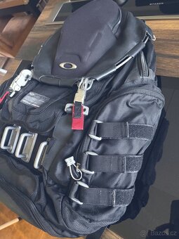 Ikonický batoh Oakley Tactical Field Gear - 3