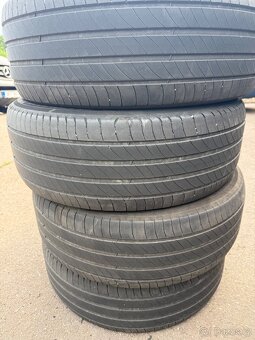 Prodam pneu Michelin 215/55r17 - 3