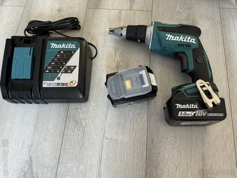 Nabízím k prodeji nový set Makita DFS452RTJ - 3
