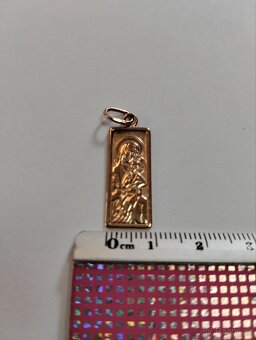 Zlatý přívěsek - 3