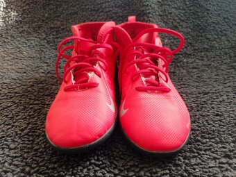 Turfy NIKE 37,5 - 3