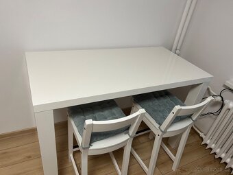 Moderní jídelní stůl + 2 židle – stabilní a zachovalé - 3
