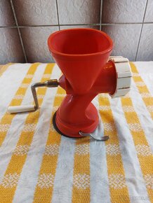 Plastovy mlynek na maso KDS SEDLCANY - 3