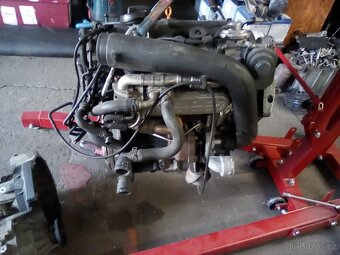 MOTOR 1.9TDI 77KW KOD: BXE PREVODOVKA KOD: JCR - 3
