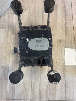 Konferenční stolek z bloku motoru. - 3