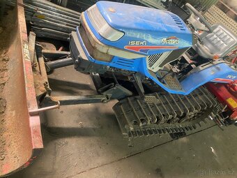 Pásový traktor ISEKI - 3
