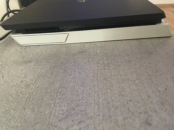 Prodám PlayStation 4 slim - 3
