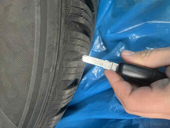 zimní pneu 5x108 205/60/R16 96H, 7Jx16H2 ET 48 - 3