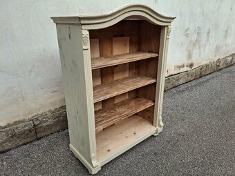 Hezká starožitná knihovna po renovaci - 3