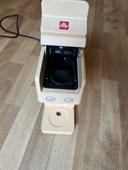 Illy kavovar (záruka)automatický na kapsle - 3