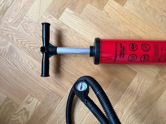 Quechua kempingová ruční pumpa - 3