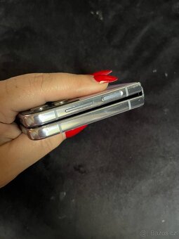 Samsung Z Flip 4 - 3