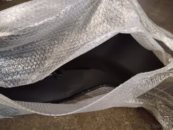 Predám nový zadný nárazník na Ford Mustang 5.0 GT - 3