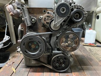 Spodní část motoru 1.8t 132kw AUQ - 3