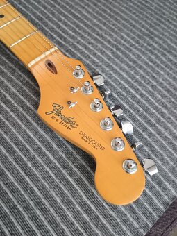 Fender Stratocaster Standard - 3