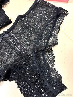 NOVÉ Victoria´ s Secret set 2x spodní prádlo M - 3