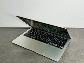 MacBook Air 13'' 2020 / i5 / 8GB / 256GB SSD / Silver - 3