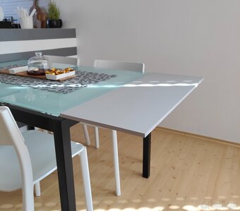 Jídelní stůl CALLIGARIS + 4 židle IKEA - 3