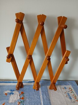 Věšák dřevěný - 3