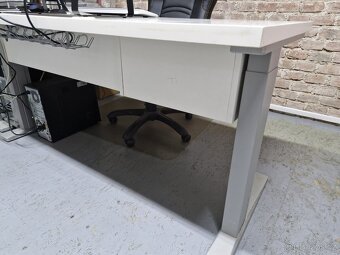 Kancelářský nastavitelný stůl se šuplíky - 3