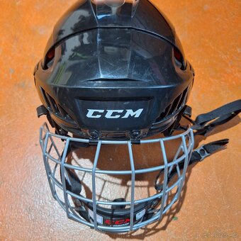 Hokejova vystroj - 3